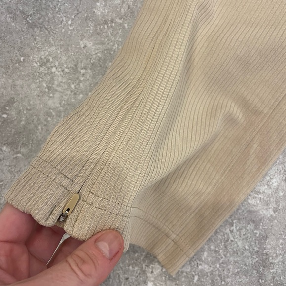 Lululemon Dress Pants - Size 6 - Picture 3 of 8